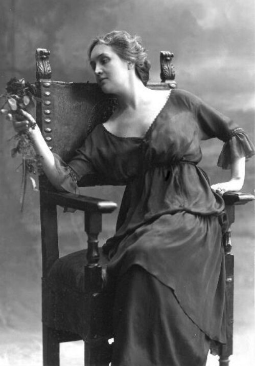 Sibilla Aleramo 1917, ritratto di Nunes Vais